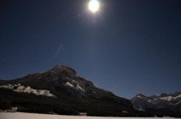 Picture of Full Moon Snowshoe Tour - Youth