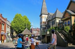 Explore Victoria BC on a guided bike tour