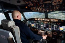 Learn to fly a Boeing 737 Jet - Toronto Flight Simulator Experience