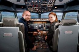 Learn to fly a Boeing 737 Jet - Toronto Flight Simulator Experience